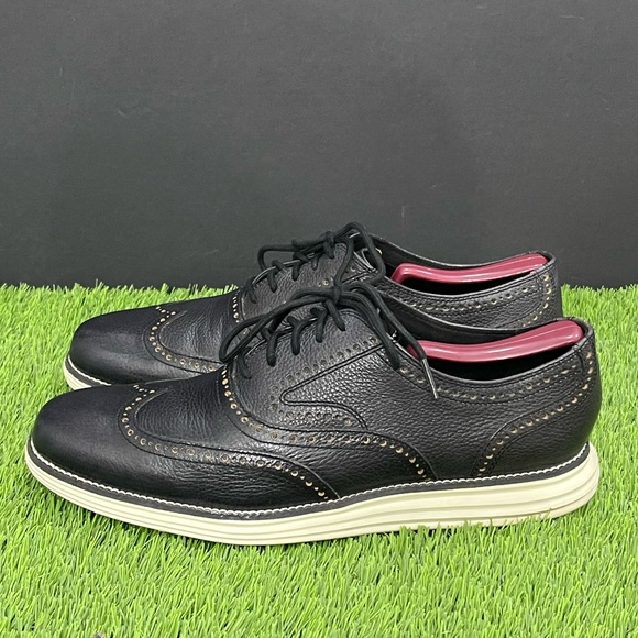 Cole Haan OriginalGrand Black Wingtips with tan dot detailing. Size 10. - Picture 4 of 12